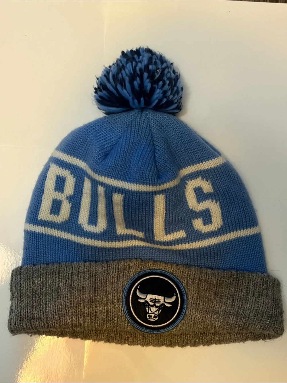 Chicago Bulls Light Blue and Gray Pom Beanie Mitchell & Ness, Carolina colors 23